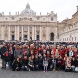 Rome : les pèlerins sur la tombe de saint Pierre